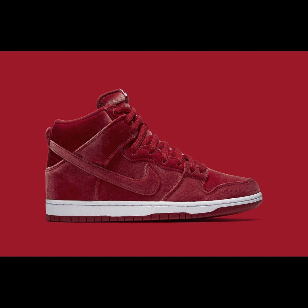 NEW IN BOX RARE NIKE DUNK Velvet SZ 5 Gradeschool